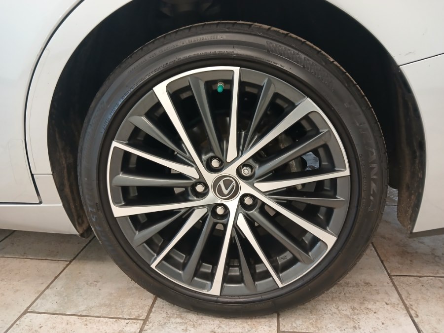 2024 Lexus ES 350 Image 8 of 42