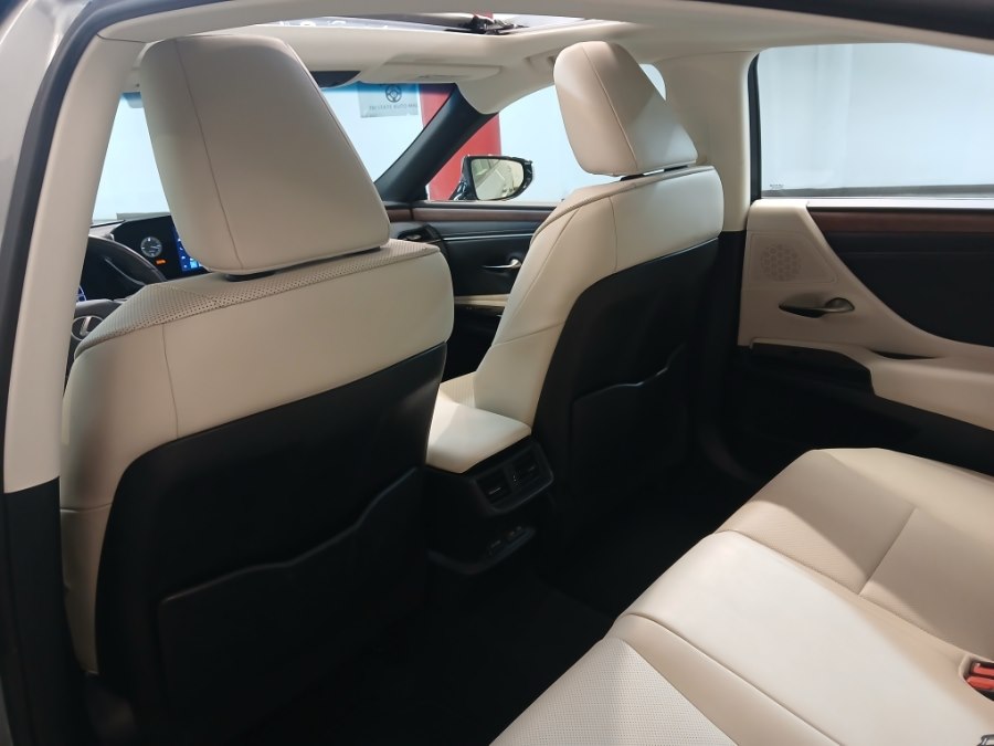 2024 Lexus ES 350 Image 17 of 42
