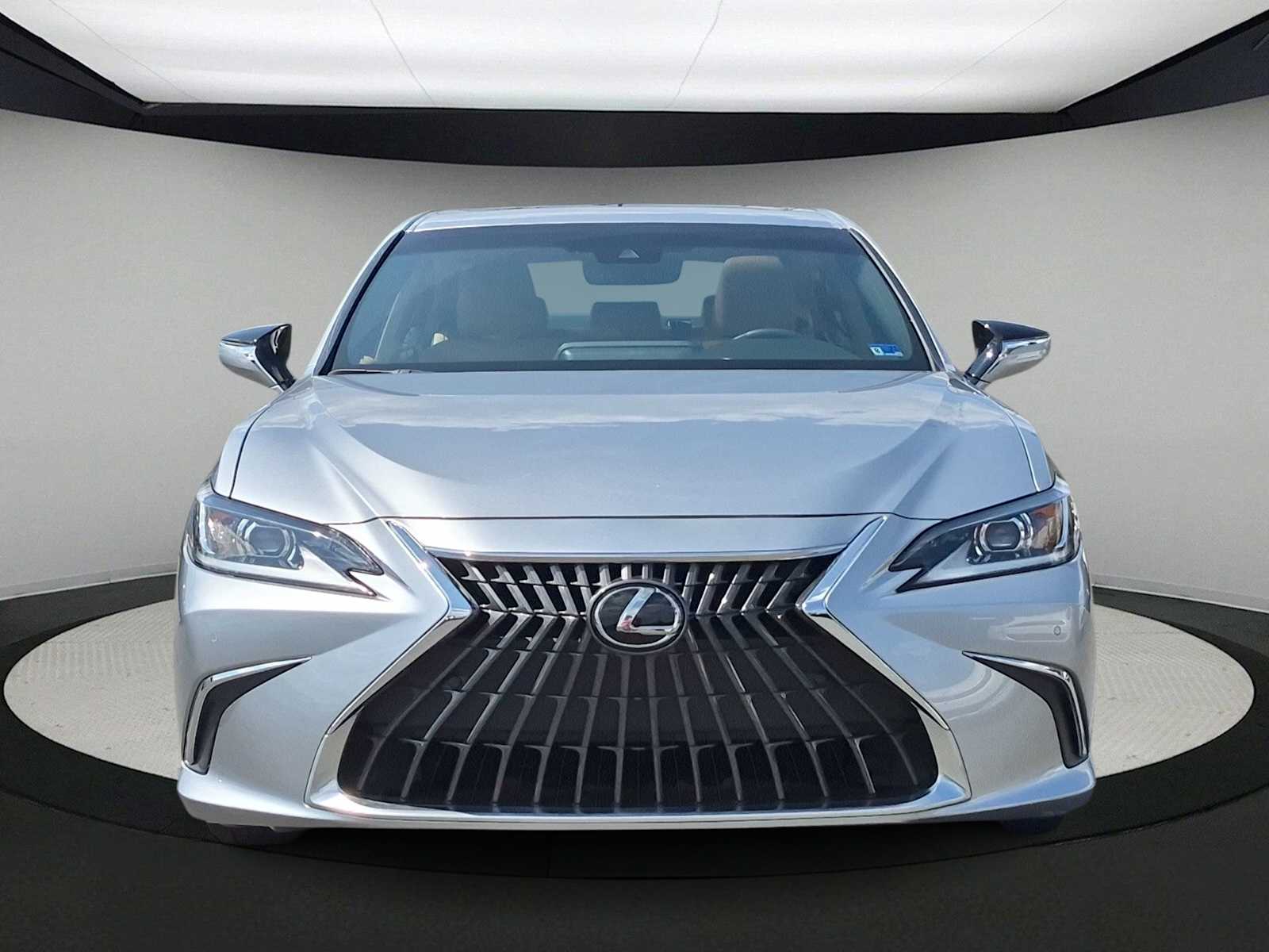 2024 Lexus ES 350 Image 3 of 37