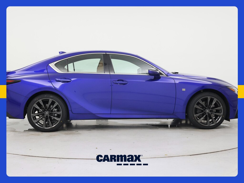 2024 Lexus IS Image 2 of 16