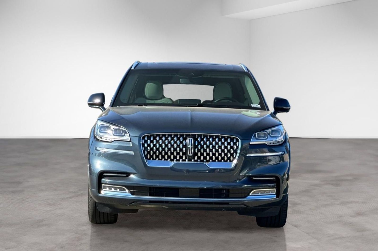 2024 Lincoln Aviator Black Label Image 2 of 42