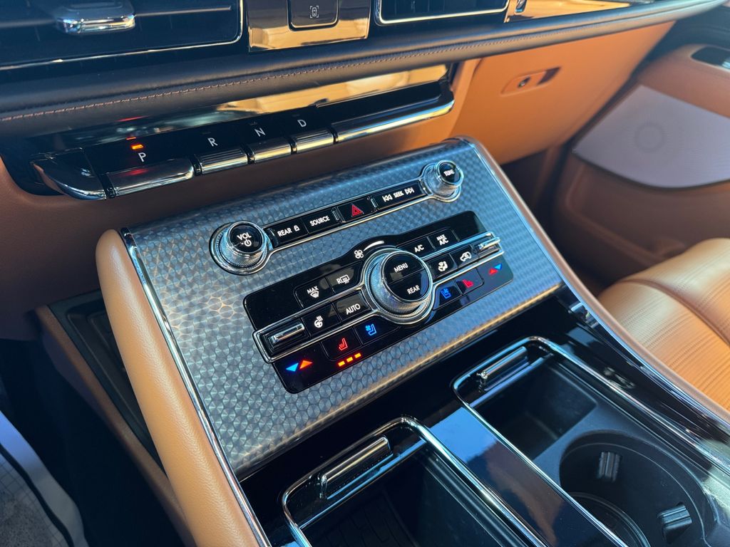 2024 Lincoln Aviator Black Label Image 25 of 40