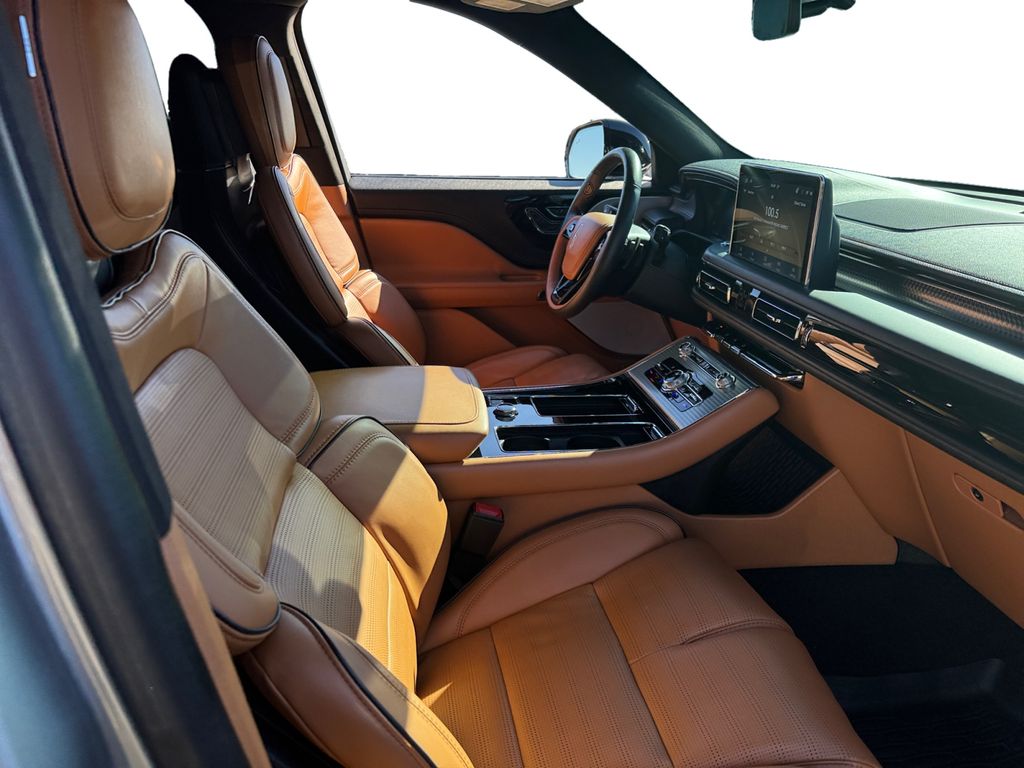 2024 Lincoln Aviator Black Label Image 17 of 40