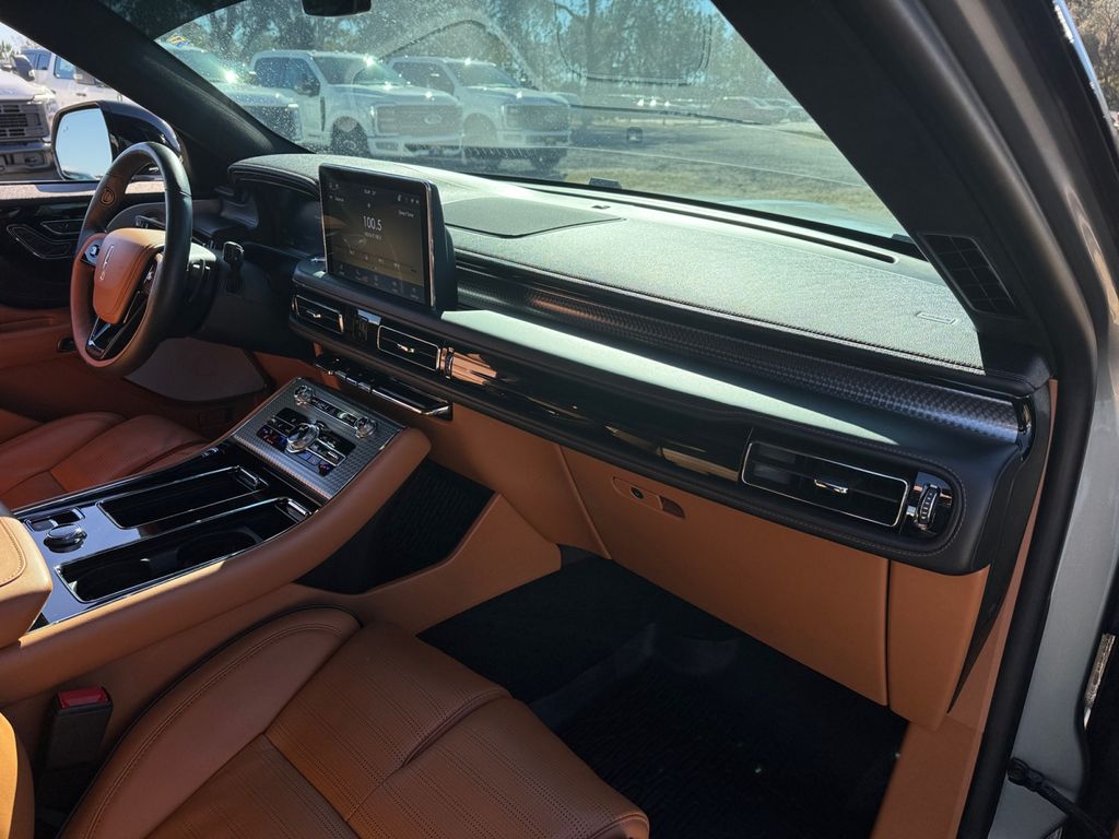 2024 Lincoln Aviator Black Label Image 21 of 40