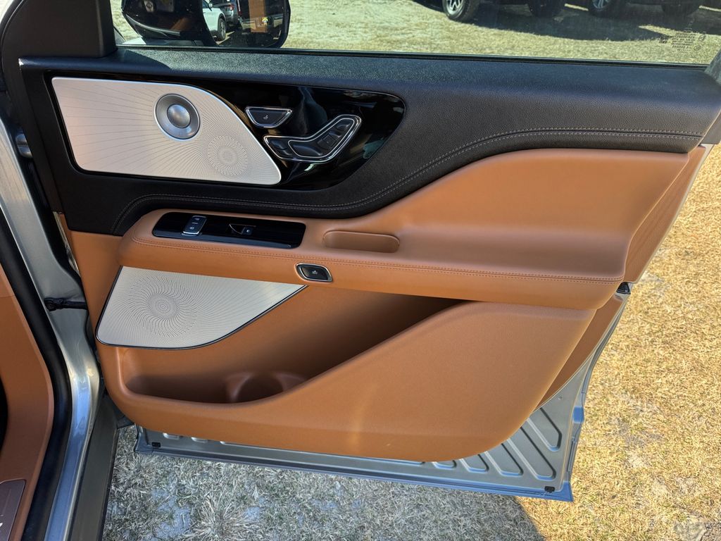 2024 Lincoln Aviator Black Label Image 27 of 40