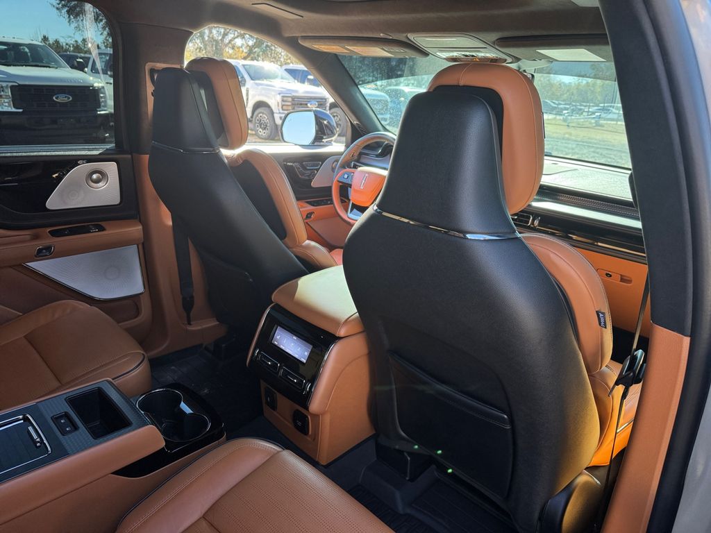 2024 Lincoln Aviator Black Label Image 15 of 40