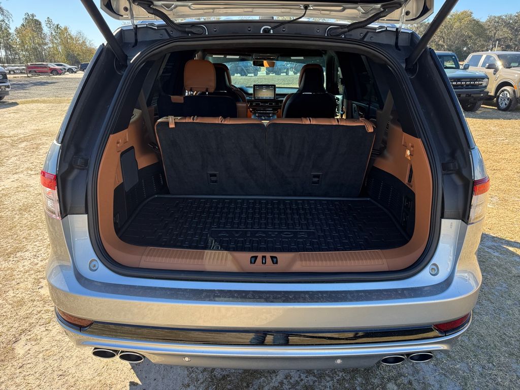 2024 Lincoln Aviator Black Label Image 10 of 40