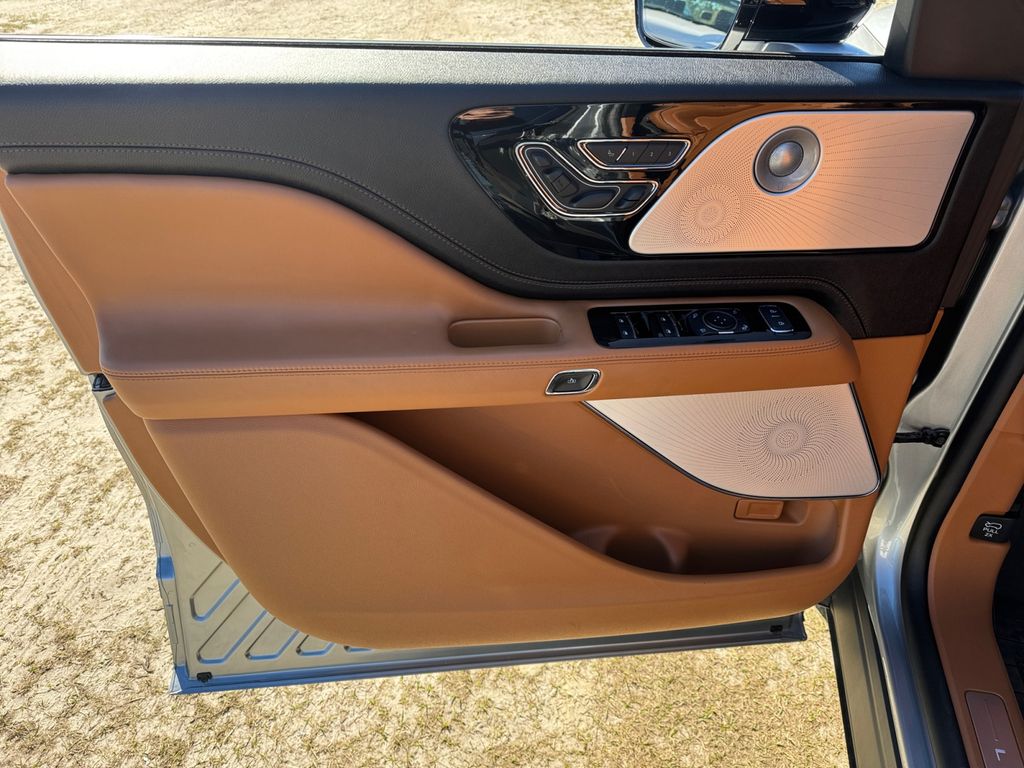 2024 Lincoln Aviator Black Label Image 26 of 40