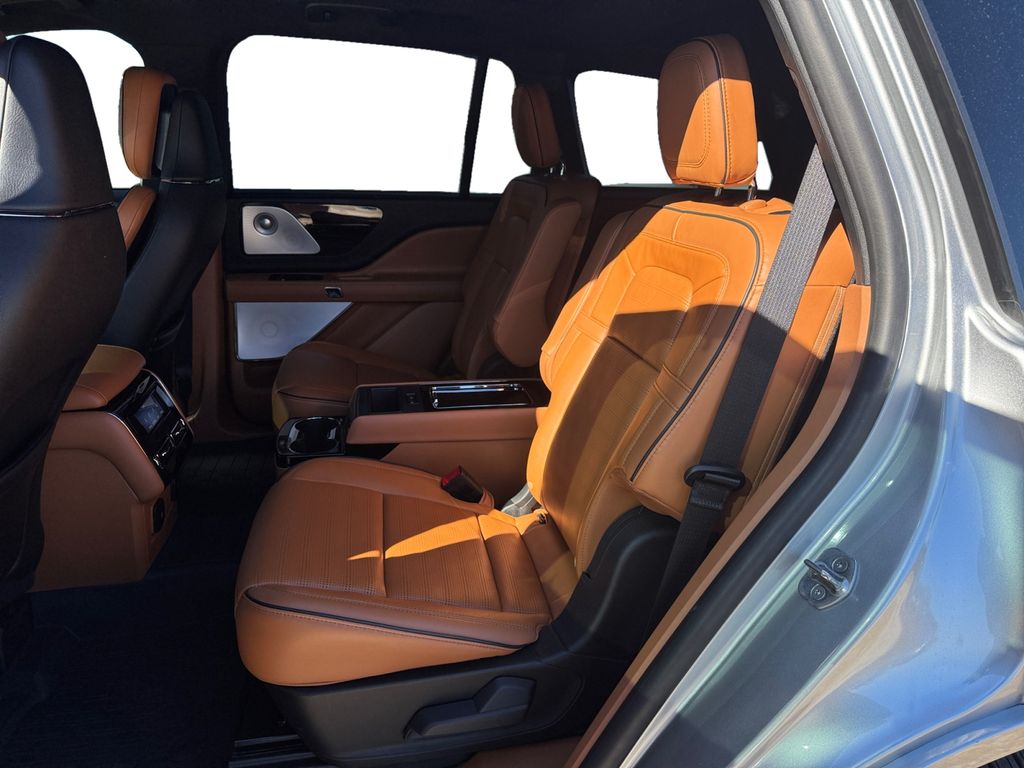 2024 Lincoln Aviator Black Label Image 16 of 40
