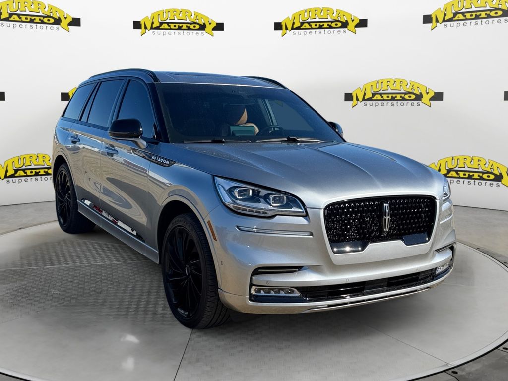 2024 Lincoln Aviator Black Label Image 3 of 40