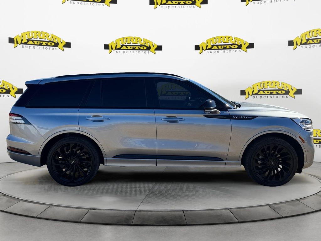 2024 Lincoln Aviator Black Label Image 4 of 40
