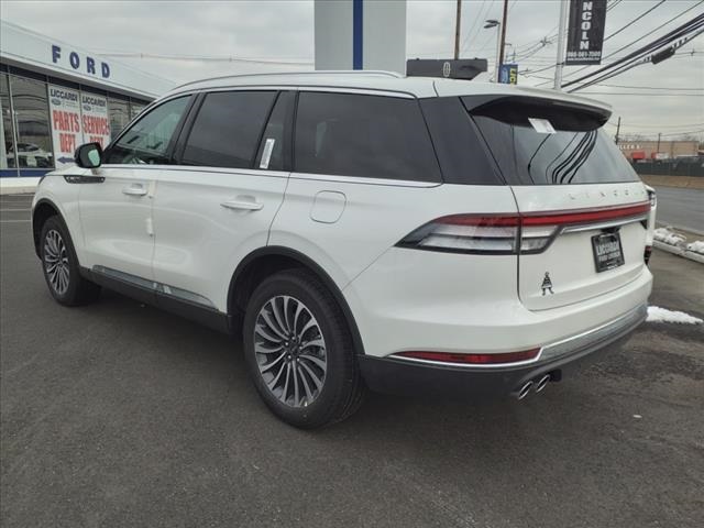 Vehicle image 5 of 17