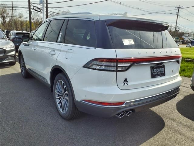 Vehicle image 4 of 15