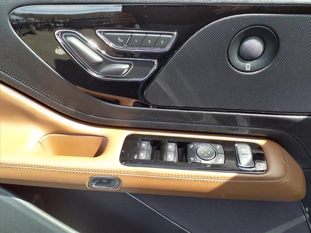 Vehicle image 7 of 15
