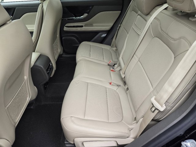 Vehicle image 24 of 30