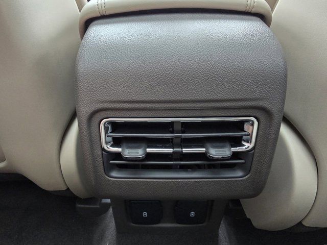 Vehicle image 26 of 30