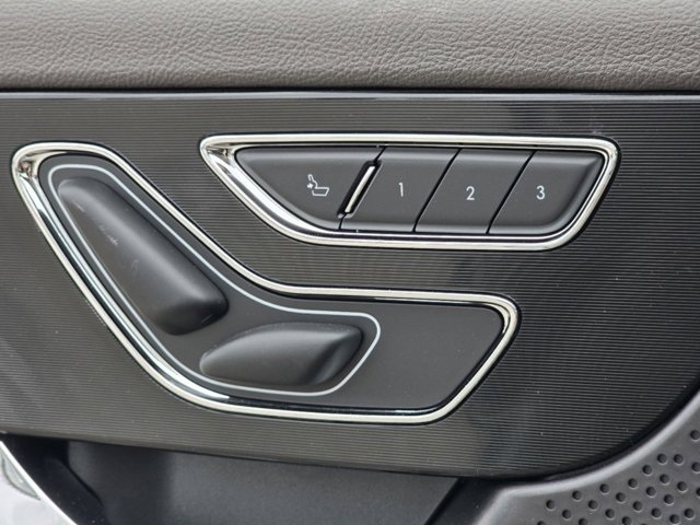 Vehicle image 18 of 30