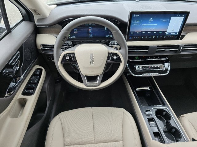 Vehicle image 28 of 30