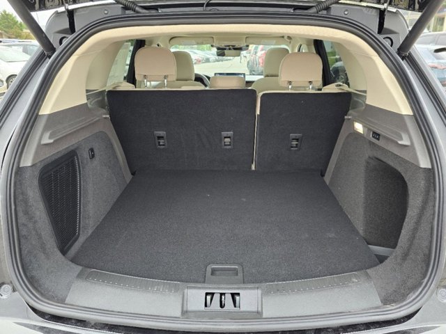 Vehicle image 21 of 30