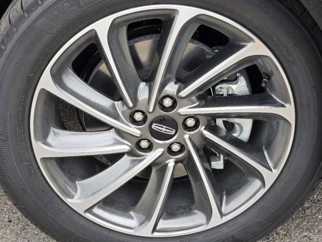 Vehicle image 20 of 30