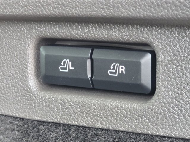 Vehicle image 23 of 30