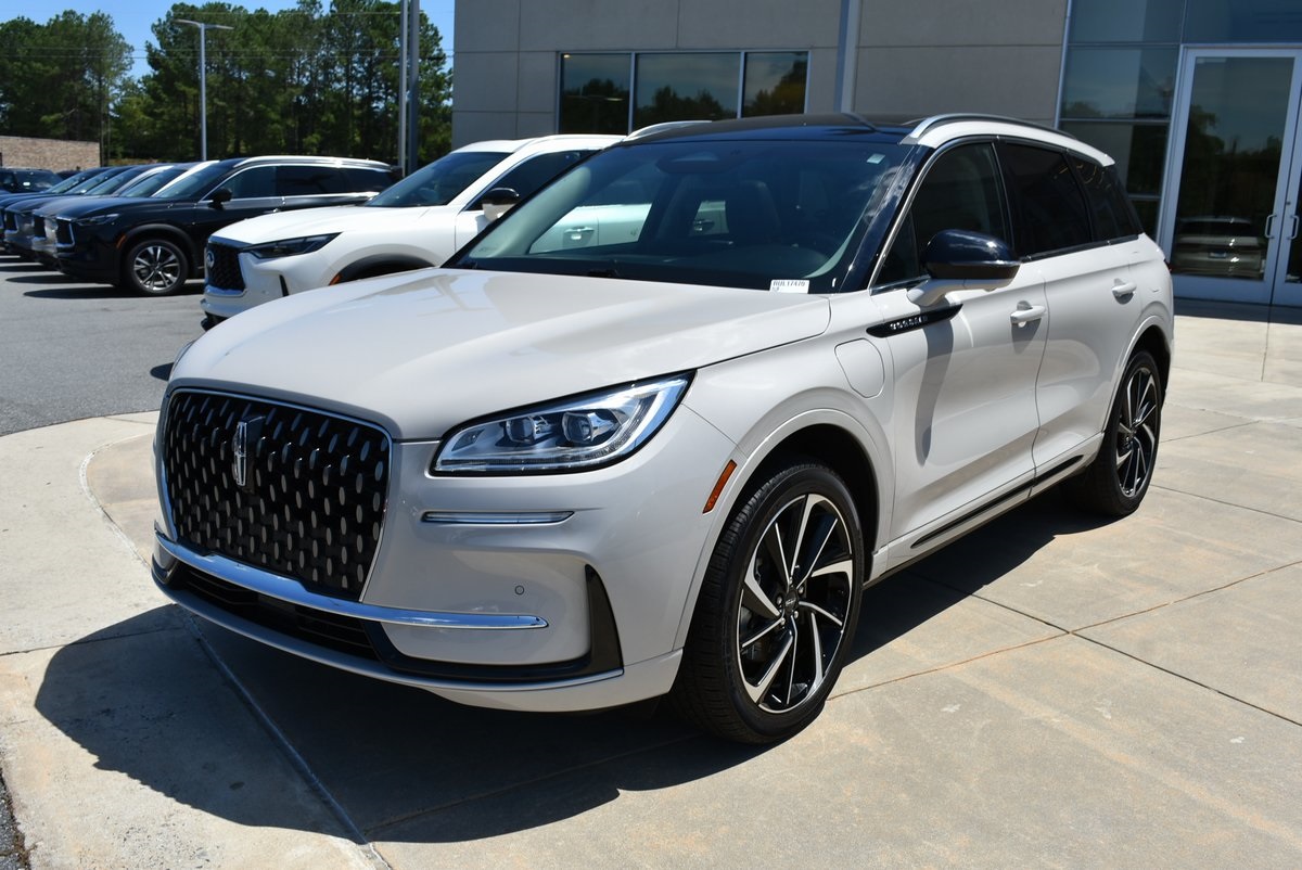 2024 Lincoln Corsair Grand Touring Image 2 of 35