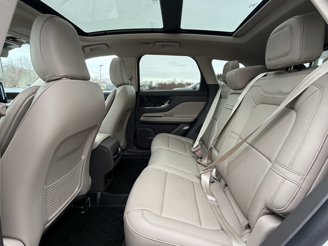 Vehicle image 17 of 46