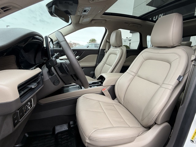 Vehicle image 14 of 46