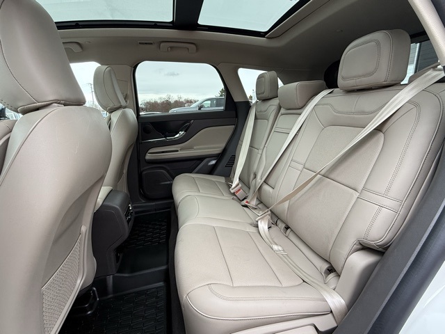 Vehicle image 18 of 46