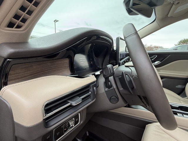 Vehicle image 16 of 46