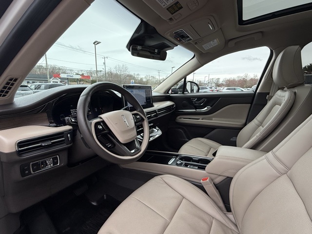 Vehicle image 13 of 46