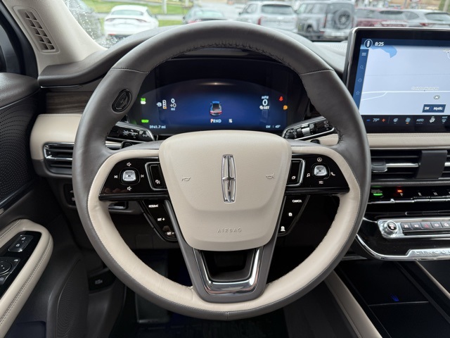 Vehicle image 43 of 46