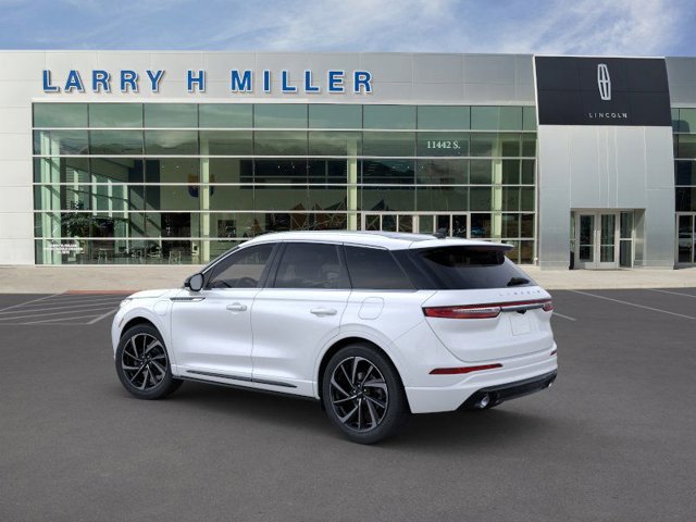 Vehicle image 4 of 22