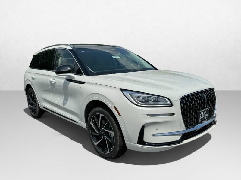 2024 Lincoln Corsair Grand Touring Image 3 of 28