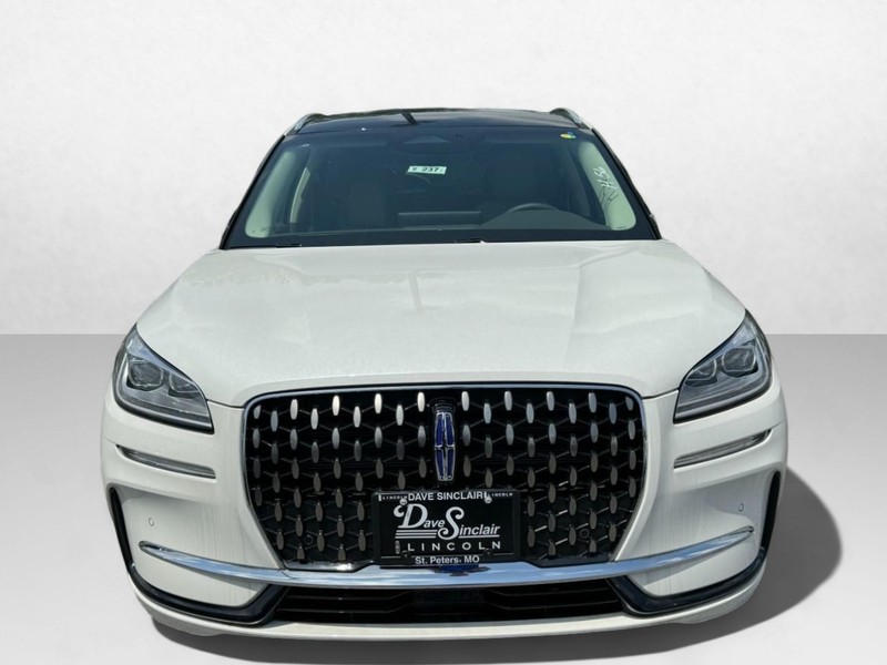 2024 Lincoln Corsair Grand Touring Image 2 of 28