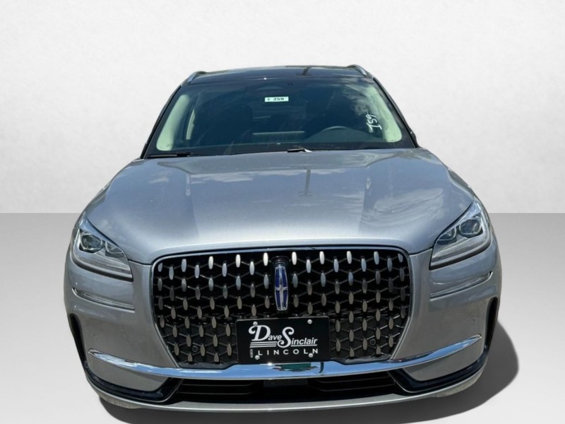 2024 Lincoln Corsair Grand Touring Image 2 of 28