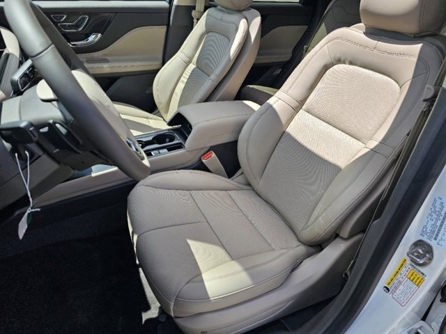 Vehicle image 24 of 32