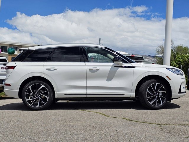 Vehicle image 18 of 32