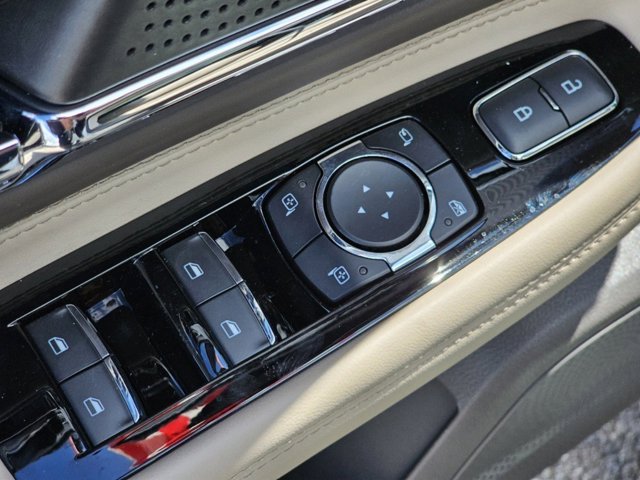 Vehicle image 26 of 32