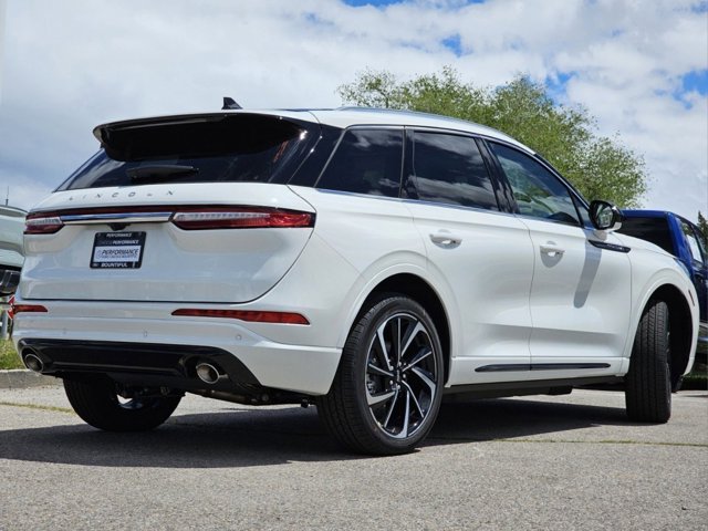 Vehicle image 17 of 32
