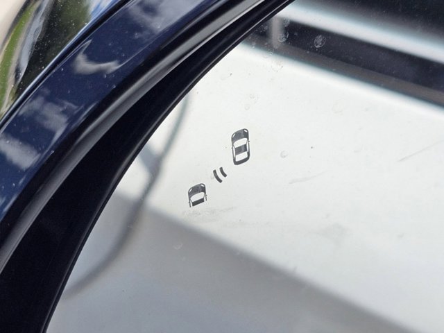 Vehicle image 10 of 32