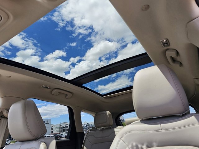 Vehicle image 23 of 32