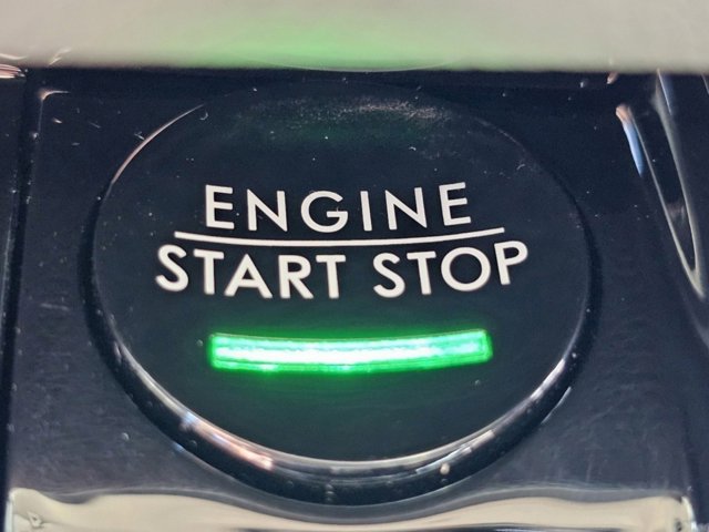 Vehicle image 8 of 32