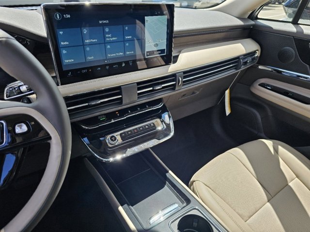 Vehicle image 29 of 32