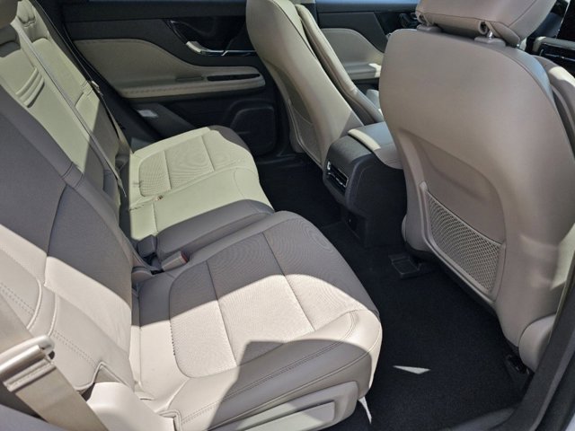 Vehicle image 20 of 32