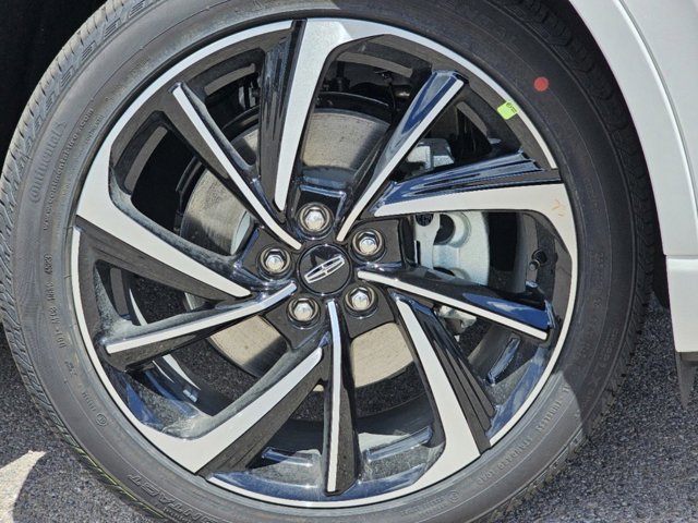 Vehicle image 11 of 32
