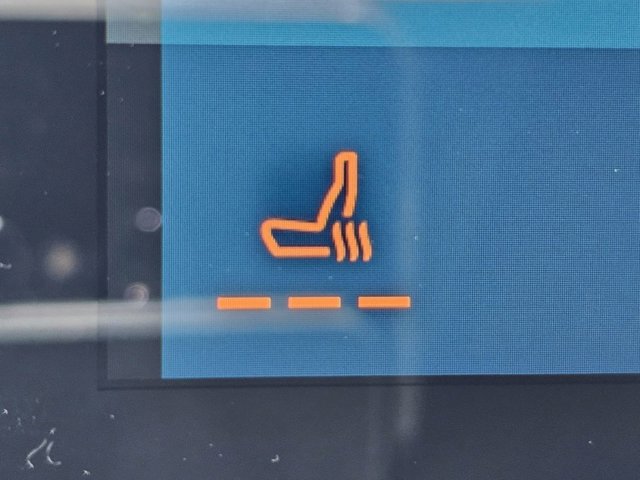 Vehicle image 7 of 32