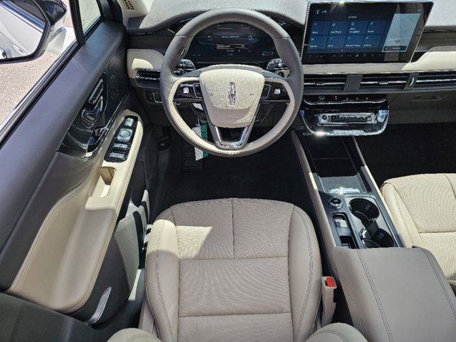 Vehicle image 25 of 32