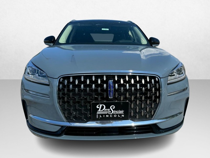 2024 Lincoln Corsair Grand Touring Image 2 of 28