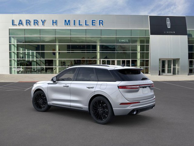 Vehicle image 4 of 22